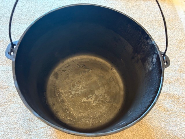 WAPAK - Cast Iron Bean Pot Kettle, 9 3/4” Across Diameter, 6 1/2 Depth