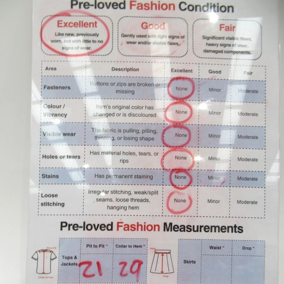 Abrigo acolchado U.S Polo Assn pequeño aislado azul marino ropa exterior aislada muy apreciado Foto 2 de 4