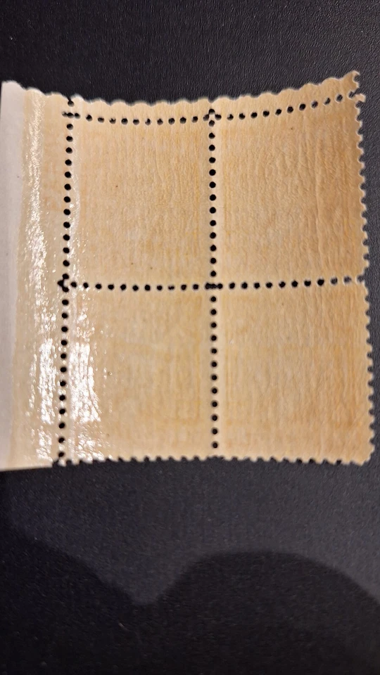 Scott #715, M/F/NH, Washington, Org/Yel, 10 cent, perf 11x10.5, Plt. Blk., 1932 - Image 2 of 2