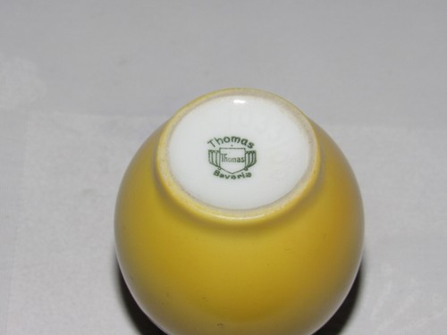 10J2 ANCIEN VASE MINIATURE COULEUR JAUNE ET NOIR SIGNE THOMAS BAVARIA - Picture 4 of 4