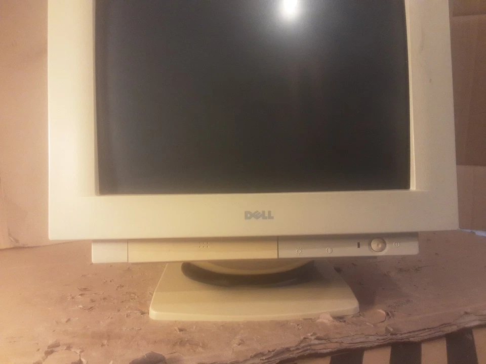 Dell D1528-LS 15 VGA Vintage Retro Gaming CRT Monitor With Stand , TURNS ON - Image 4 of 4