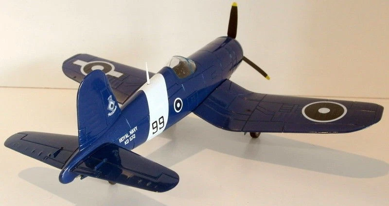 Armadura escala 1/48 diecast - 98102 UK Royal Navy F4U Corsair IV FAA 1836 cuadrado Foto 3 de 4