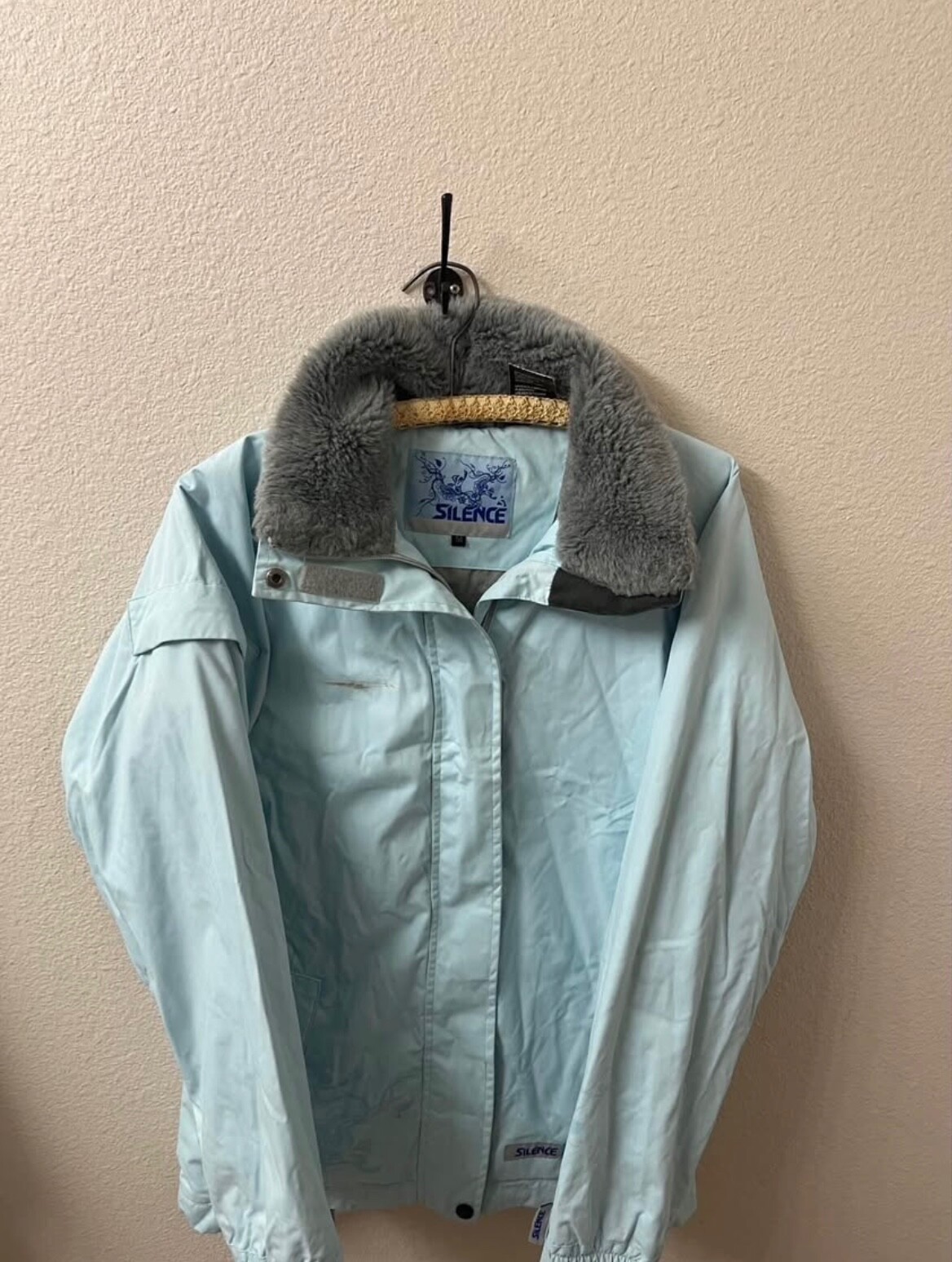 blue jacket - image 3