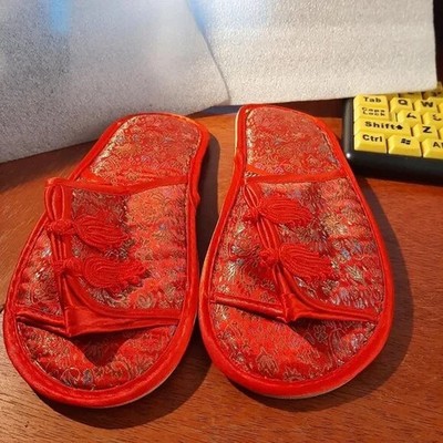 NEW ! Women Asian Red Slippers Size US 9-10.5/EU 40-41