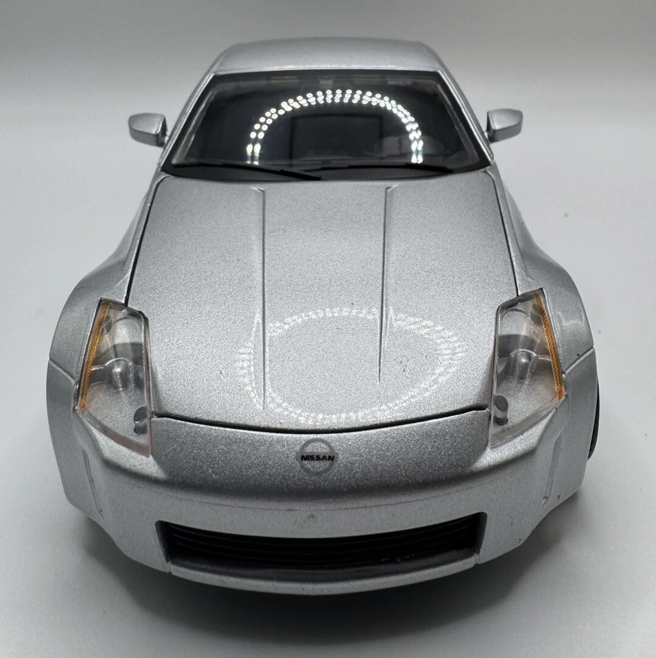 NISSAN 350Z SILVER 1:24 SCALE MAISTO RARE RARE FIND MUST HAVE SILVER - Image 4 of 4