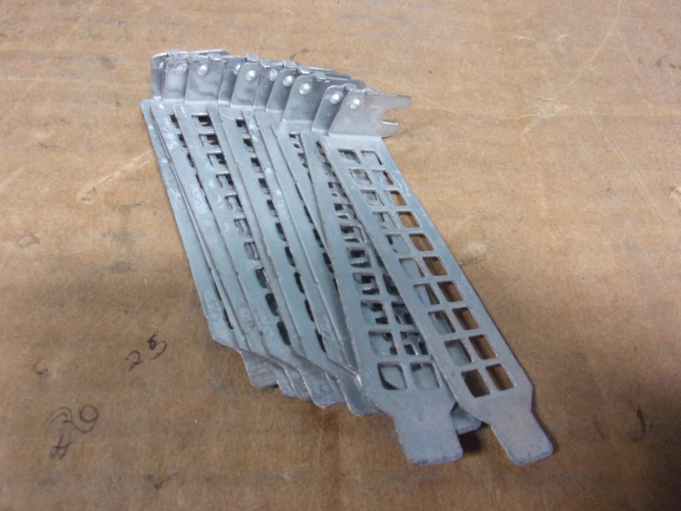 LOT OF 20 Dell Optiplex Slot Cover F732D - Image 2 of 4