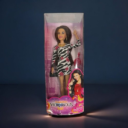 Nickelodeon Victorious TORI 12" bambola Spin Master vestito zebrato nuovo con scatola