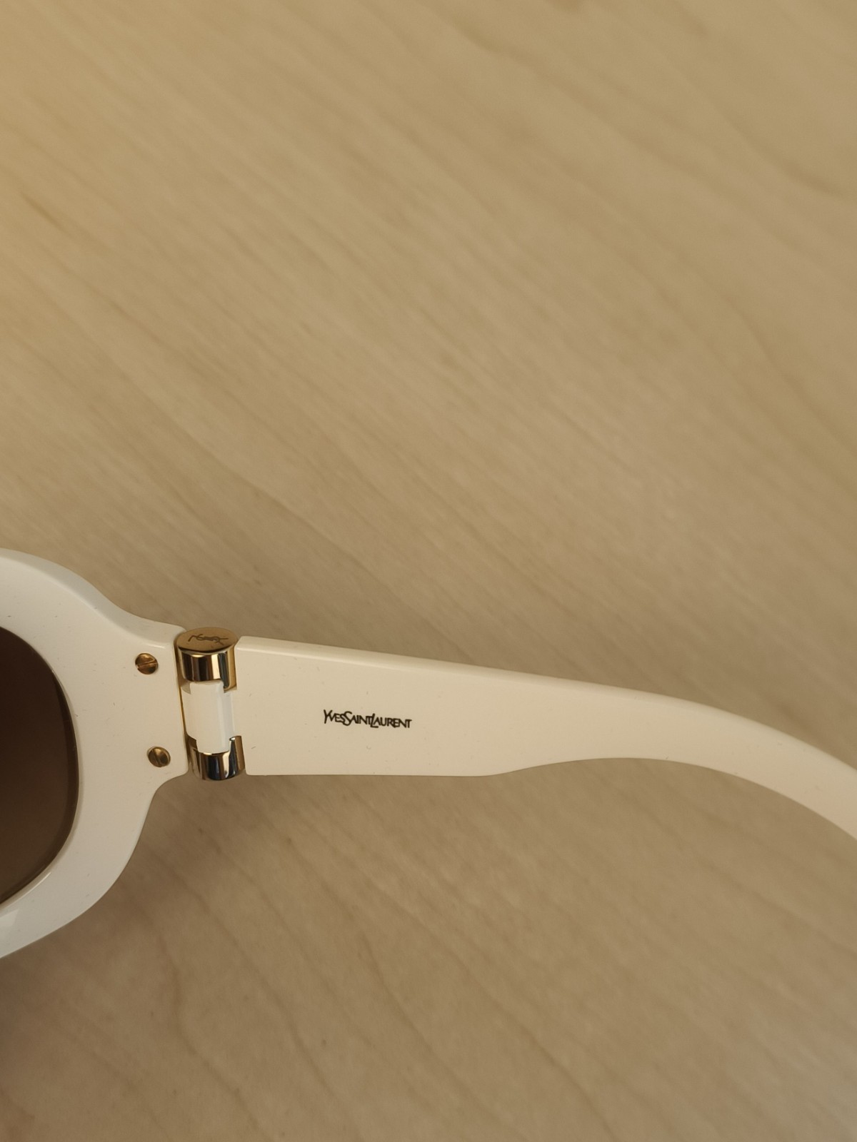 Occhiali da sole Yves Saint Laurent crema ovale marrone sfumato