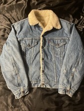 Vintage Levi  s Denim Jean Jacket Size 44 R Light Wash Sherpa Lined Snap Button