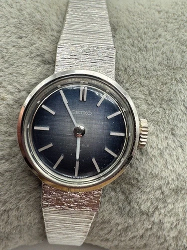 Vintage Ladies Seiko 17 Jewels 11-0760 Silver Tone Mechanical Watch WORKS