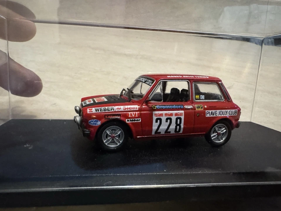 AUTOBIANCHI A-112 TOGNANA CHICK CIOCCO ARENA MODELLI 1978 1:43 DA COLLEZIONE - Immagine 2 di 4