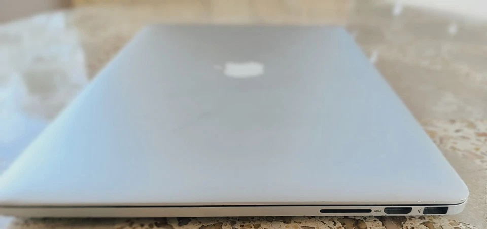 Apple MacBook 15,4" (16G RAM, 512GB SSD, Intel Core i7 4.ª generación, 2,20GHz), foto 4 de 5