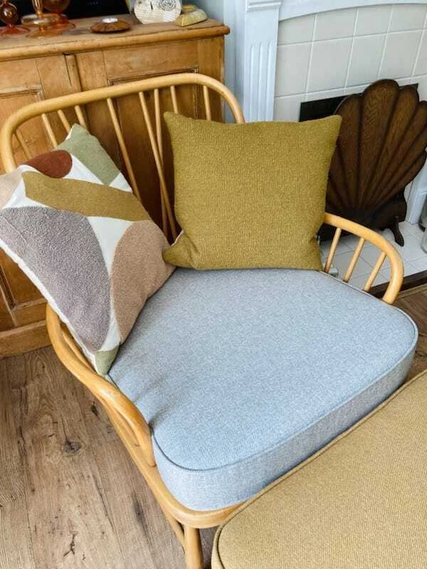 Seat cushions top for armchairs