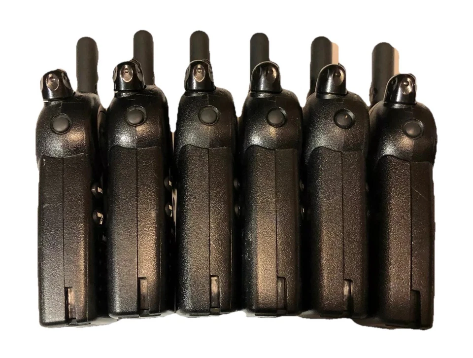 Motorola CLS1410 UHF Radios Walkie Talkies with 6 Multi Charger - Image 4 of 4