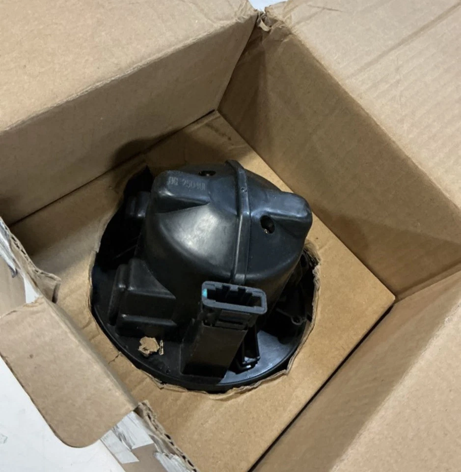 Volvo A/C Blower Motor OE 312915168 Fits S60 S80 V70 XC60 XC70 - Image 2 of 4