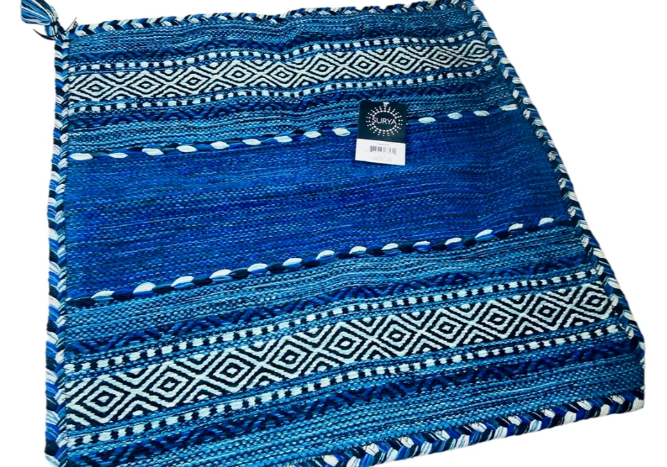 Almohada decorativa azul índigo bohemia Surya Trenza falsa con cierre de cremallera Foto 3 de 4