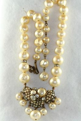 VINTAGE HASKELL ERA SIGNED DEMARIO BAROQUE PEARL RHINESTONE NECKLACE
