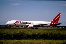 Dia PH-MCJ Boeing 767-33A(ER) Martinair Flugzeug 35mm ungerahmt O109-4-5