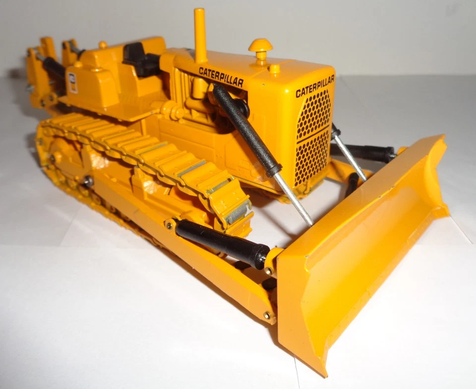 Conrad #2874 1/50 Caterpillar Cat D9G Track Type Tractor - Limited Edition #687 - Image 4 of 4