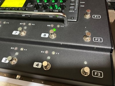 Fractal Audio AX8 Guitar Multi Effects Processor Amp Modeler Pedal