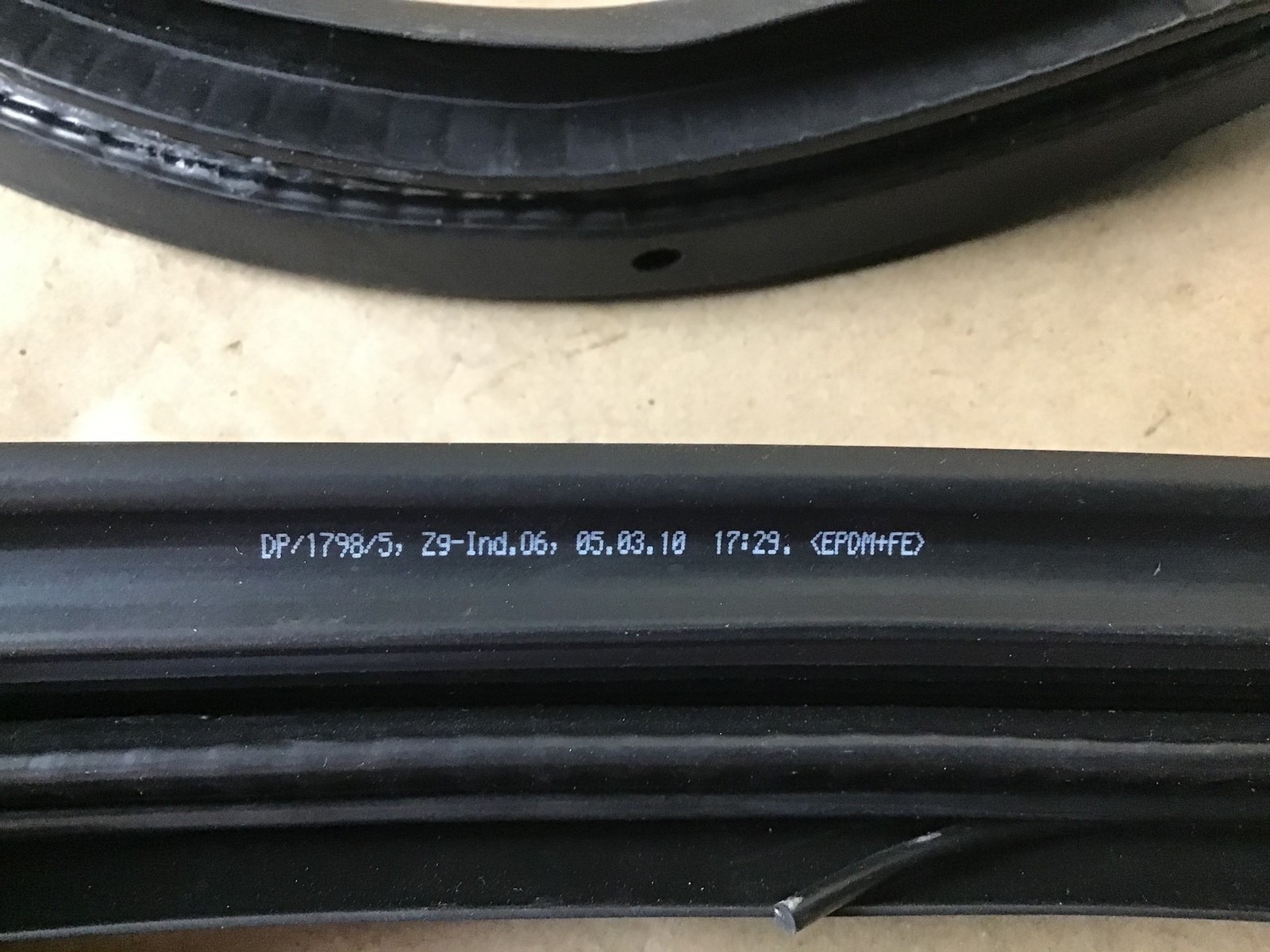 Maserati Granturismo S 2010 Front Right Door Weather Strip Seal Set 08 - 12 :O