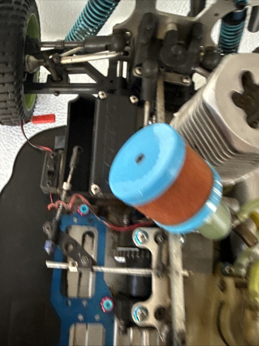 VINTAGE Kyosho Inferno mp7.5 Nitro Buggy 1/8 Scale Unte No remote