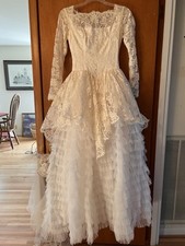 REDUCED 1958 Vintage Long Wedding Gown Lace Tulle Exc Condition beaded Headpi