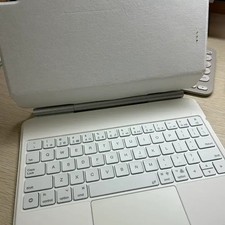iPad White Magic Keyboard Official