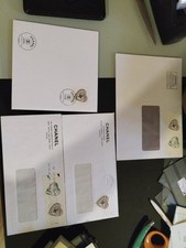 Lot De Lettres Issue De Chez Chanel Et Les 2 Timbres 1 Er Tirage Bord De Feuille