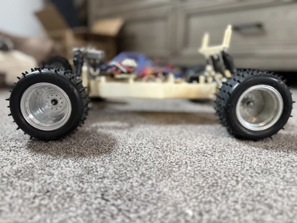 ULTRA RARE Vintage Traxxas Hawk 2 1/10 2wd Monster Truck Roller Rolling Chassis - Image 2 of 4