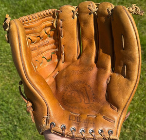Vintage Wilson Jim Catfish Hunter Model A2161 Baseball Glove