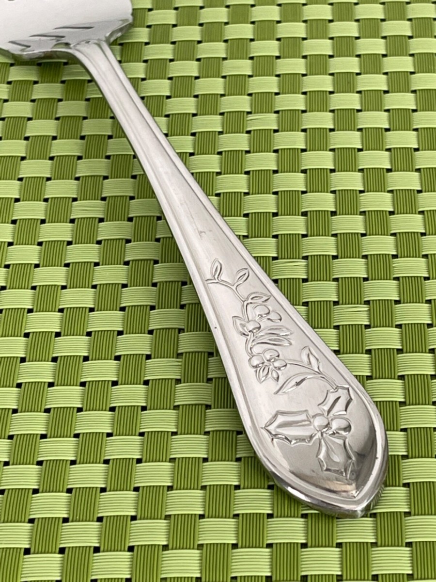 Pfaltzgraff Winterberry Stainless Steel Flatware Set - Silver, Holly Pattern, Used 3 thumbnail image