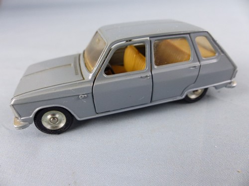 Dinky Toys 1/43 – Renault 4L Bleu Ciel – Fabriqué En Espagne (occasion)