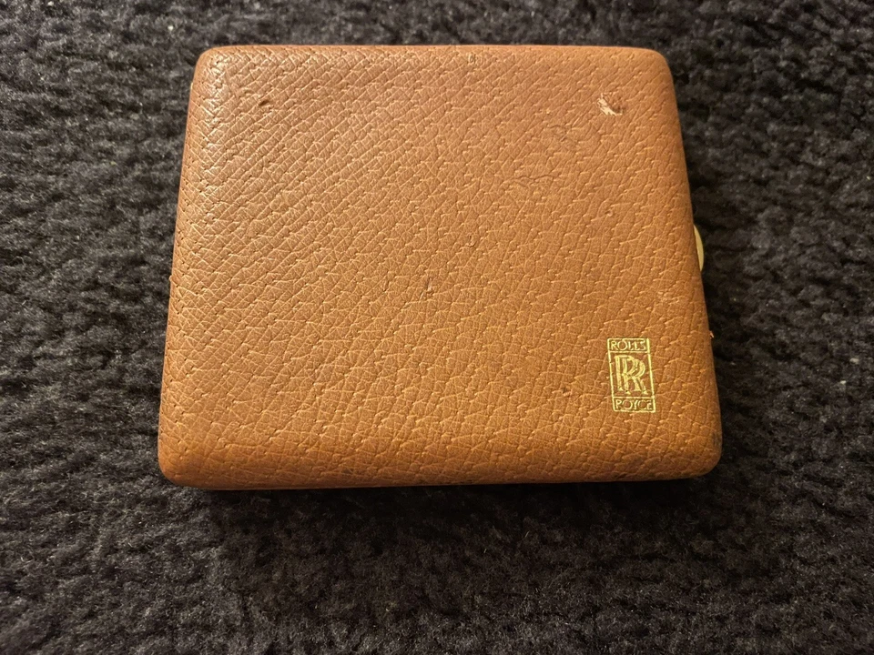 劳斯莱斯 Corniche PVI 1981 - 89 Mulliner Park Ward 猪皮香烟盒 原始设备制造商 — 第 2/4 张图片