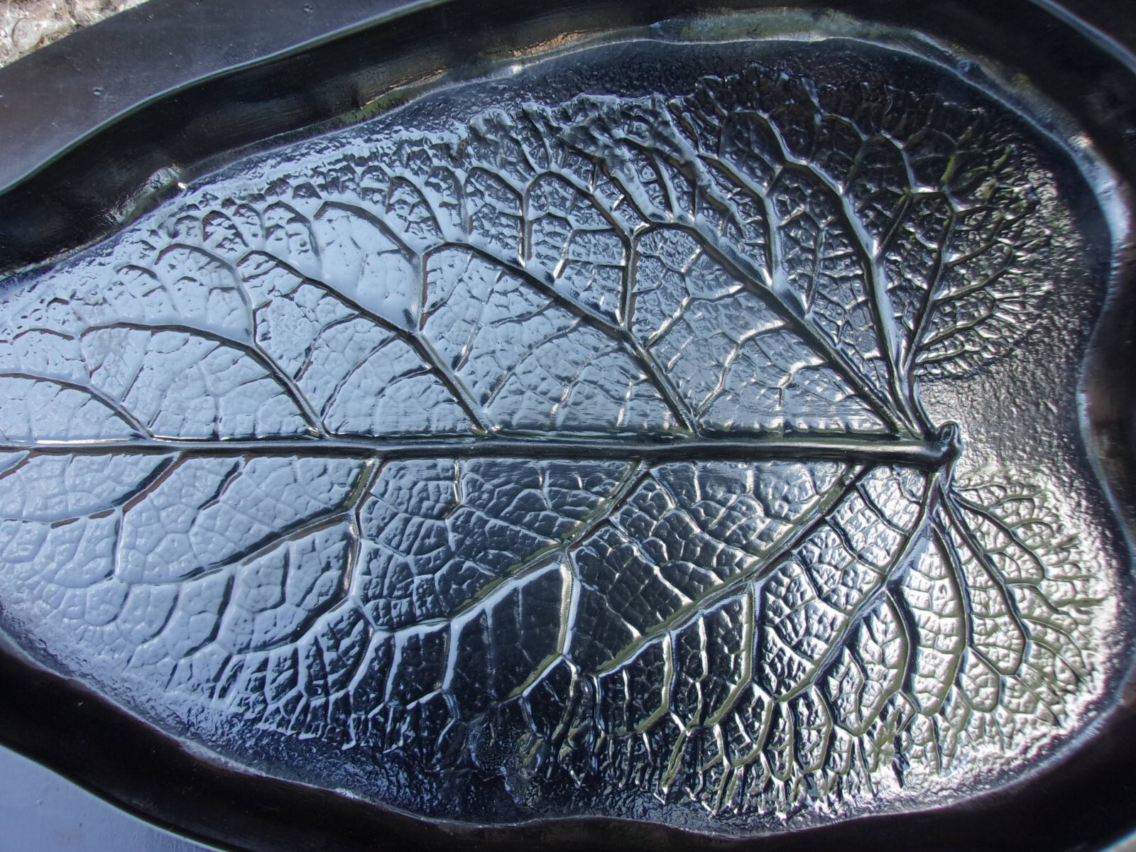 Concrete mold for leaf stepping stone plastic cement mould 15" x 9" x 1.25"