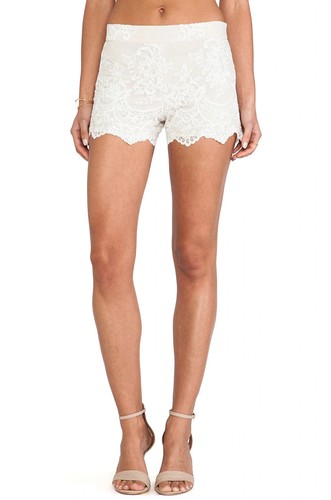 $385 ALICE + OLIVIA high waisted lace short in cream w/nude liner sz 0
