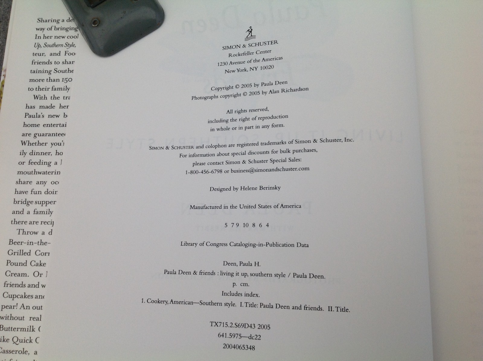 2005 Paula Deen & Friends Living It Up Southern Style, Hardcover