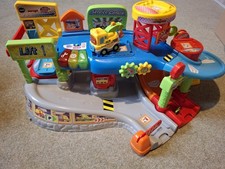 VTech 512703 Toot Toot Drivers Garage Tow and Go with Tow Truck and Car