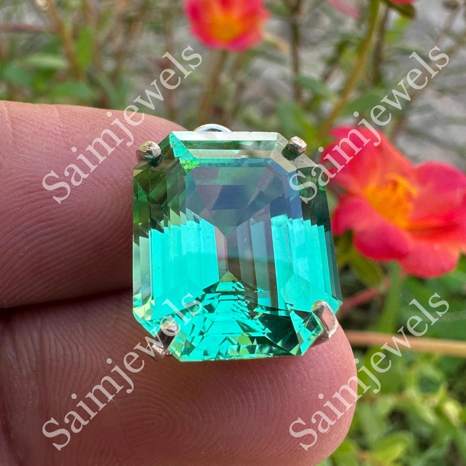 Colgante hecho a mano de turmalina verde esmeralda natural de 23 quilates certificado de plata 925 Foto 2 de 4