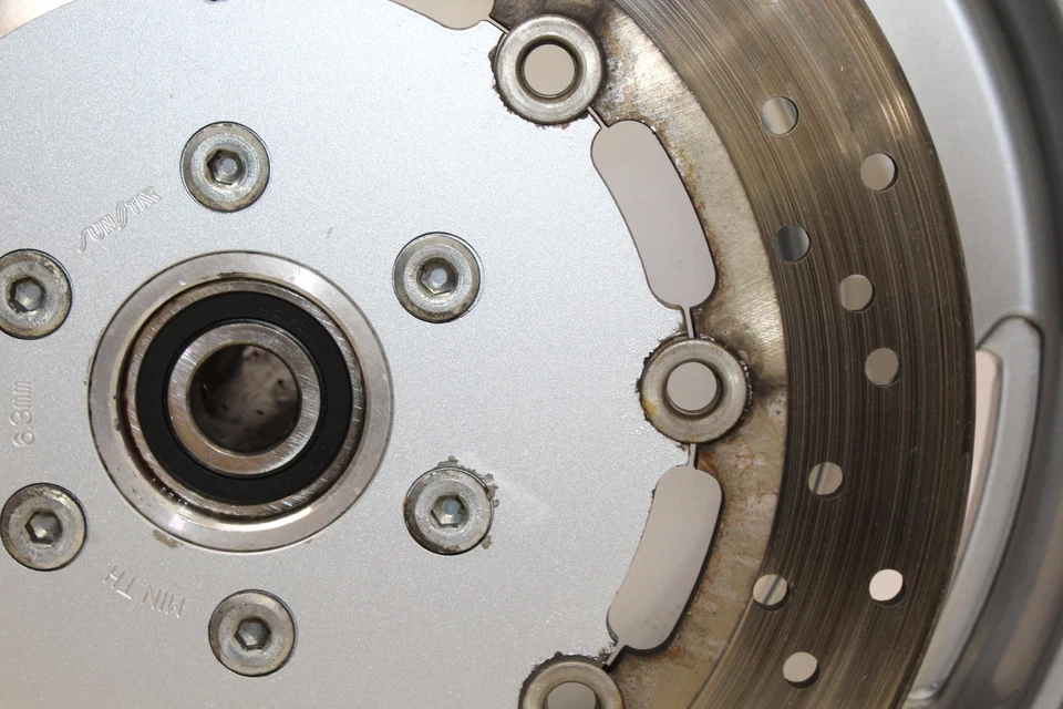 2007 Suzuki Boulevard VL1500T aro de roda traseira com rotor - Imagem 3 de 4