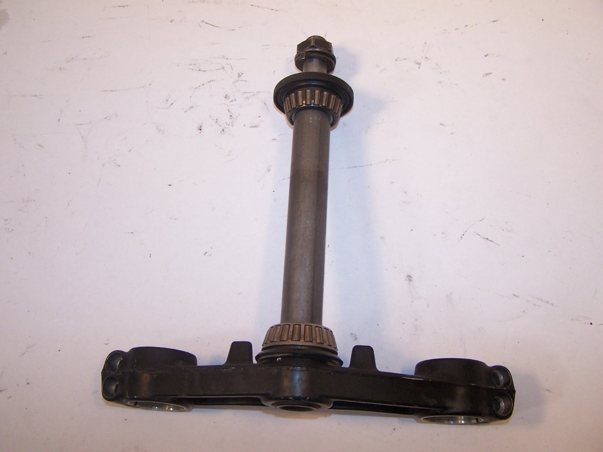 KAWASAKI ZX900 LOWER STEERING STEM FORK HOLDER TRIPLE TREE