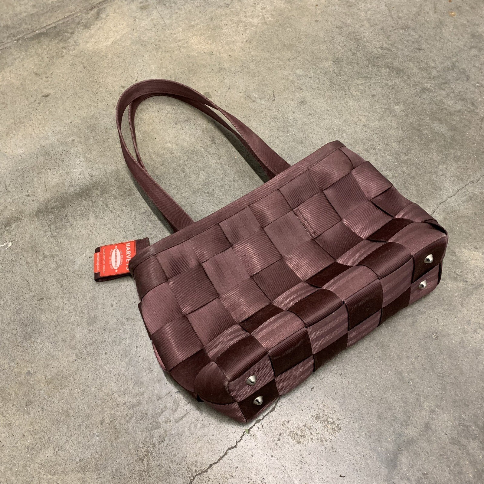 Harveys Original Seatbelt Adjustable Burgundy Medium Bag With Zip Closure Womens image 2