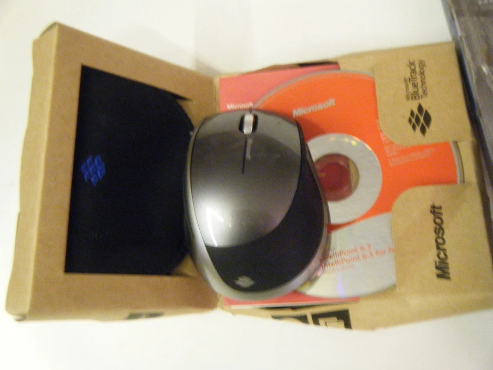 Excellent Microsoft Explorer Mini Mouse 1363 1364 w/ USB Receiver, CD, PouchPad - Image 2 of 4