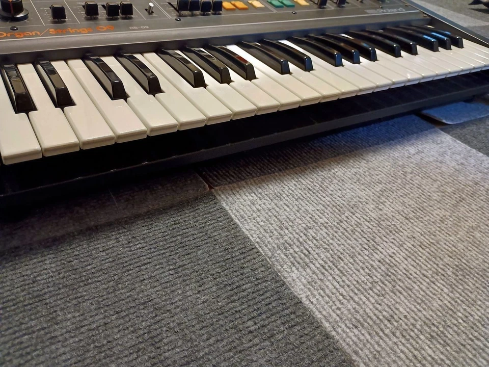 Roland RS-09 Organ Strings Synthesizer Vintage Free Shipping From Japan - Image 4 of 4