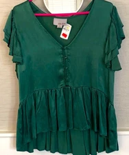 NWT Chloe Oliver emerald green top flutter sleeves-size medium. MSRP:  $119