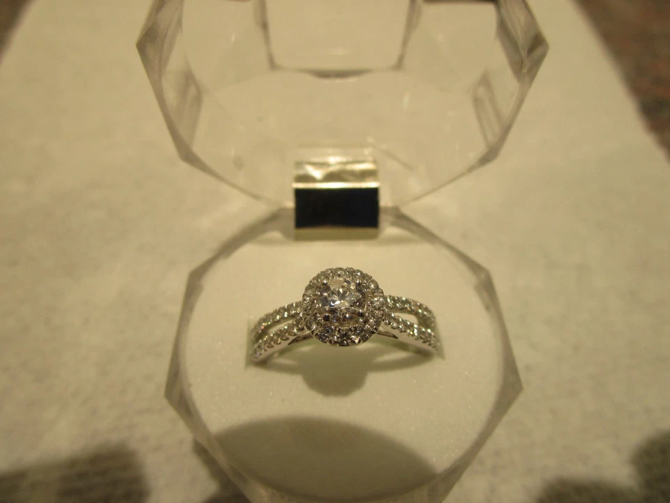 14K W.G. DIAMOND ENGAGEMENT RING ; BEAUTIFUL HALO DESIGN - Image 4 of 4