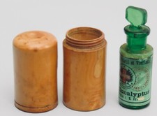 VINAÎGRETTE, FLACON À SELS XIX° VERRE, EUCALYPTUS RUE MEYERBEER ÉTUI BUIS TOURNÉ