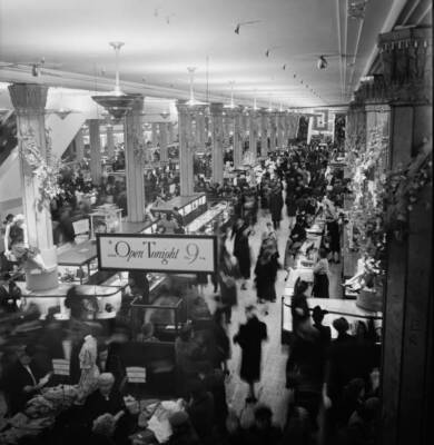 Macys Department Store New York City Opens Late Until 9Pm 19Th Mar- Old Photo
