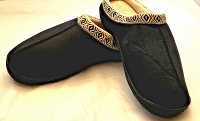 NEW Suede Clog Slippers Black ISOTONER 9.5-10.5 LG Memory Foam Slip-On In/Out