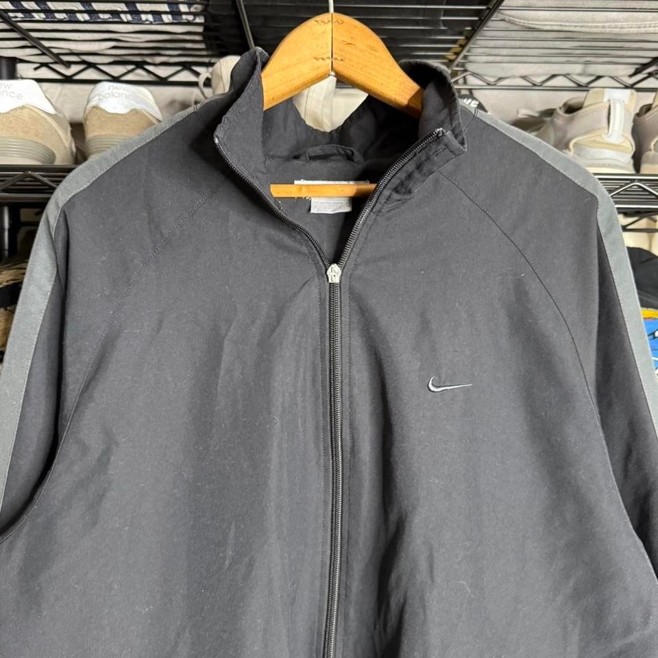 SACAI X NIKE Giacca a vento vintage anni 2000 Y2K Nike a righe pista